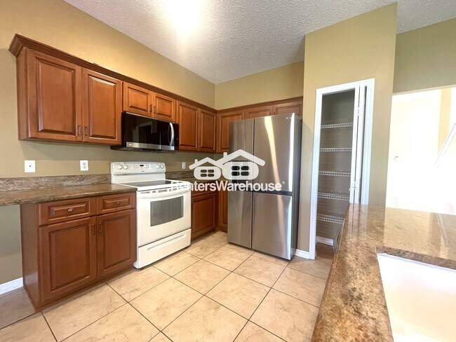 Building Photo - 884 Addison Dr NE