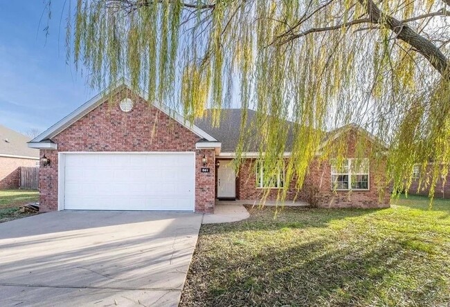 Building Photo - 561 Redbud St