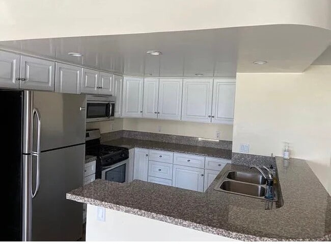 Building Photo - 5003 E Ocean Blvd