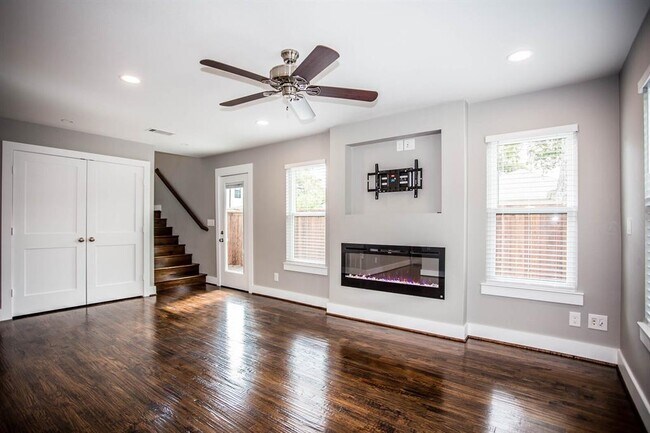 Foto del edificio - 2708 McMillan Ave