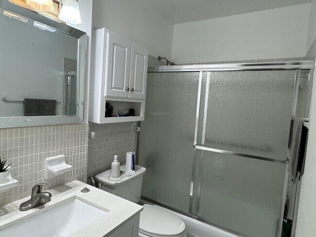 Foto del edificio - 5840 NE 22nd Way
