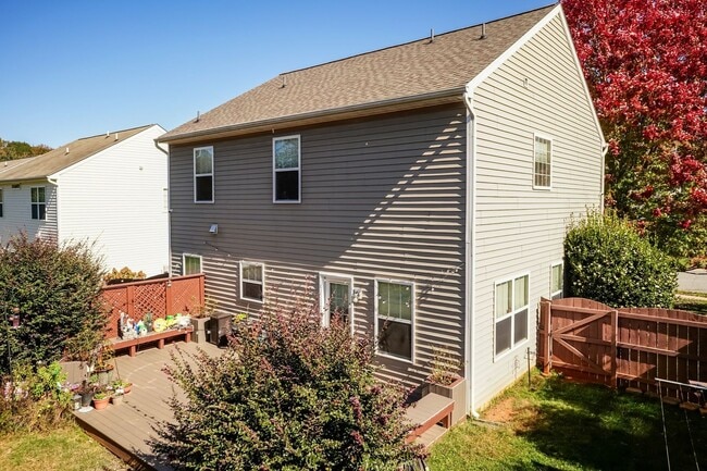 Building Photo - Beautiful 3-Bedroom Single Family Home wit...