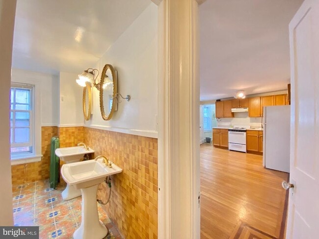 Building Photo - 1914 Pine St