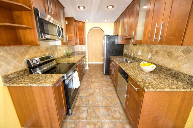 Foto del edificio - 825 E Henry Clay St