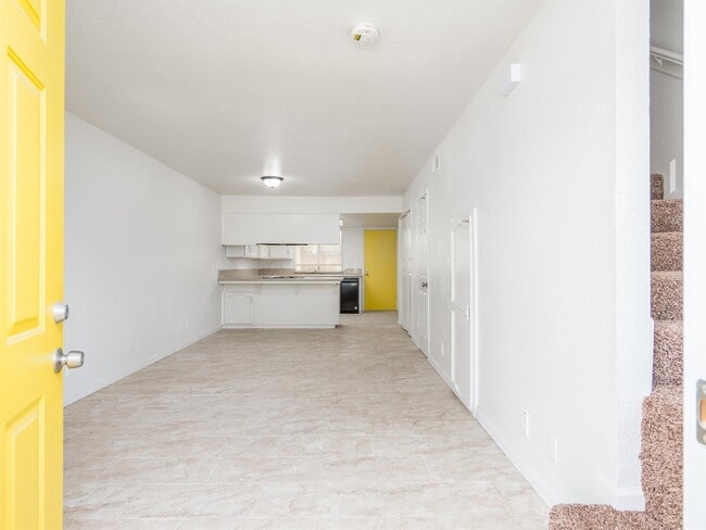Building Photo - 701 S Encina St