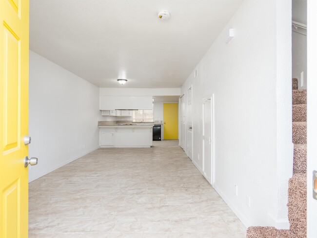 Building Photo - 701 S Encina St