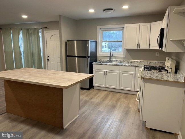 Building Photo - 1006 Fairway Ave