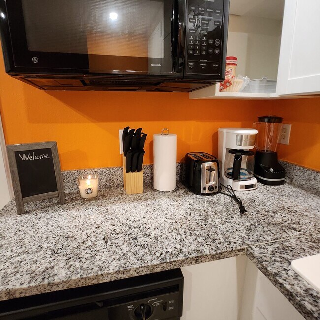 Building Photo - 4869 Tchoupitoulas St