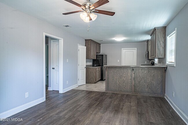 Building Photo - 121 Garrison Rd