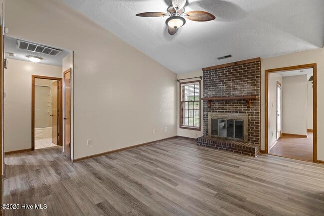 Foto del edificio - 118 Stonemark Ct