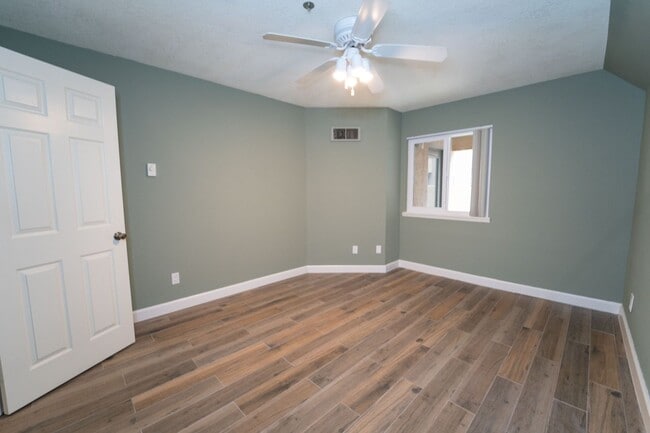 Building Photo - 3550 Lebon Dr