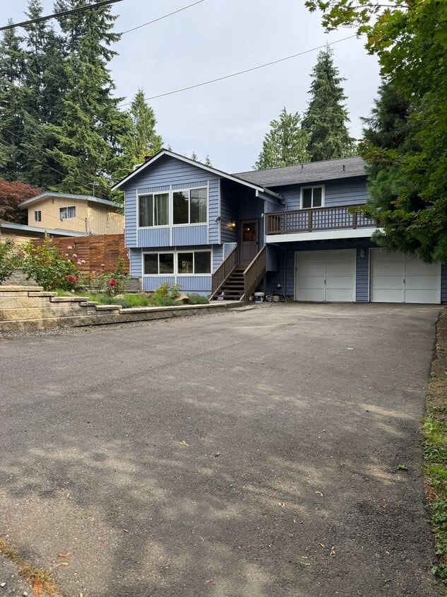 Quiet, N.Seattle neighborhood w/2 car garage - Quiet, N.Seattle neighborhood