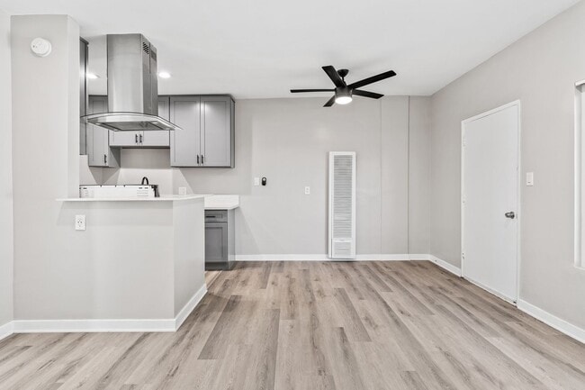 Building Photo - 1655 W Malvern Ave