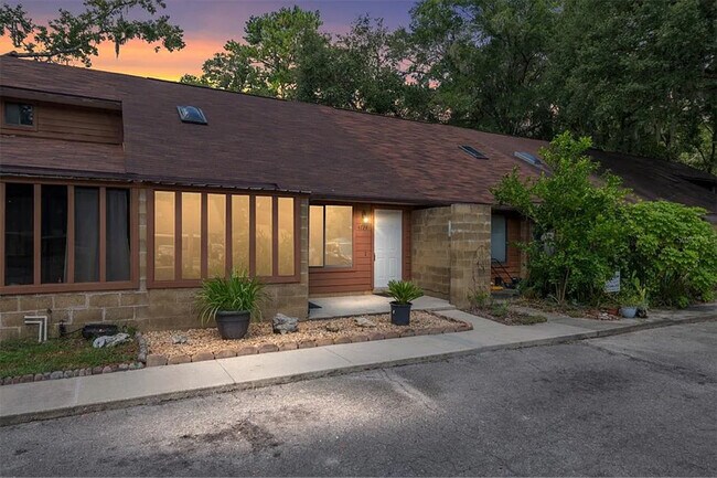 Foto del edificio - 4724 SW 67th Terrace