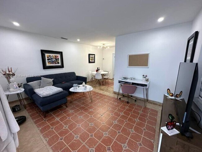 Foto del edificio - 4485 SW 7th St