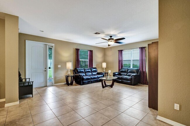 Foto del edificio - 8490 Lyons Ranches Road