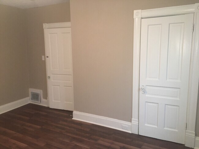 Foto del edificio - 3248 Glenmore Ave