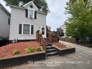 Building Photo - 908 13th Ave S