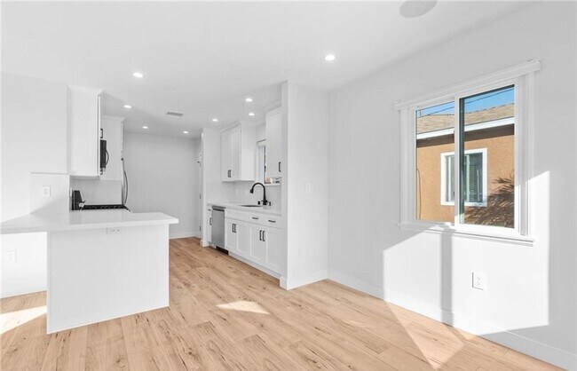 Building Photo - 4641 W 130th St