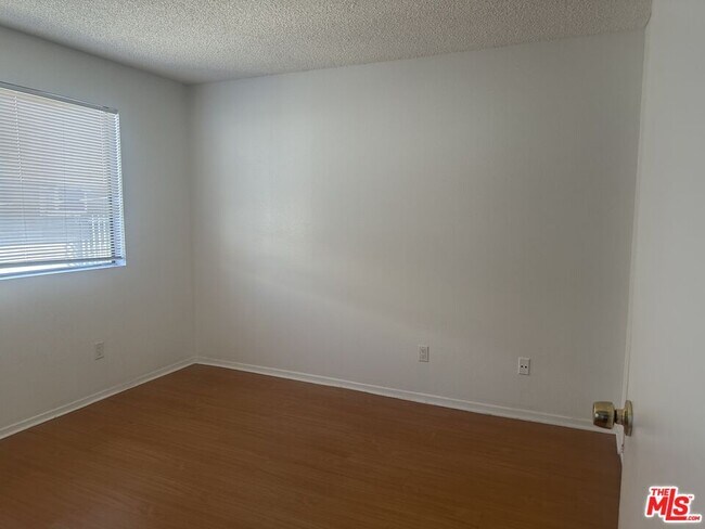 Building Photo - 955 Normandie Ave