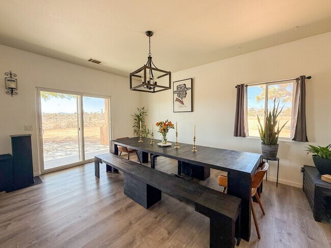 Foto del edificio - Beautiful Yucca Mesa Home