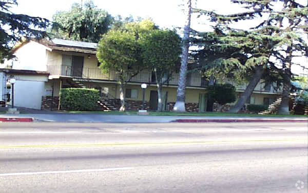 Building Photo - Bay Breeze Apartments