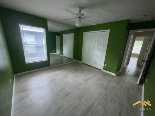 Foto del edificio - 3154 Benson Park Blvd