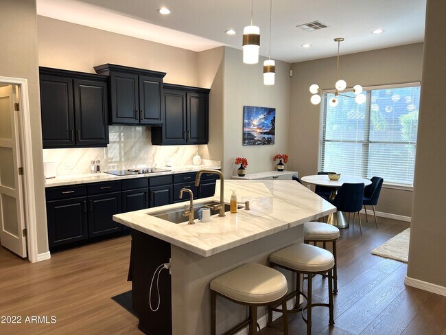 Foto del edificio - 2621 W Luce Dr