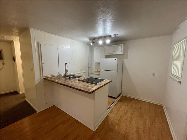 Building Photo - 2711 Hemphill Park