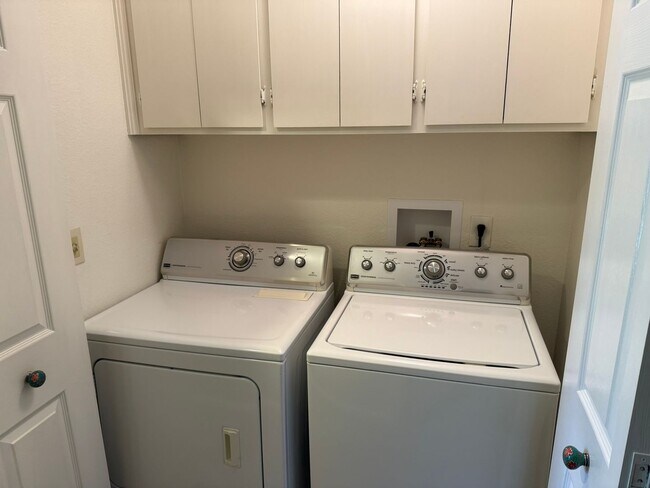 Building Photo - Beautiful 3-Bedroom Condo with Private Out...