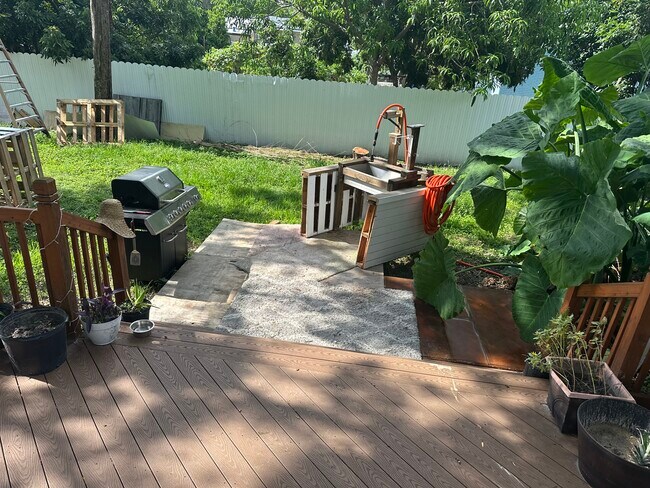 Foto del edificio - 8200 N St Peter Ave