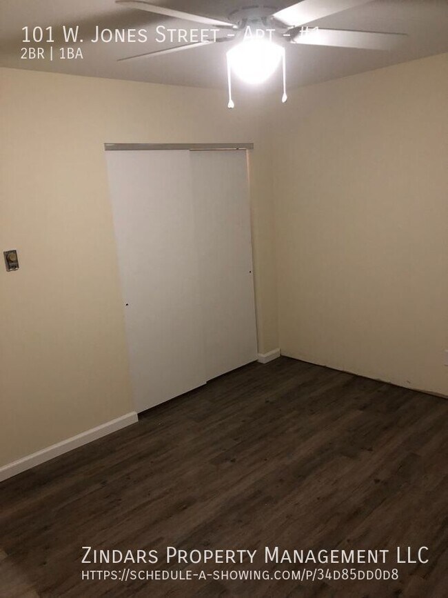 Building Photo - 2 bedroom 1 bath apartment on 1st floor Mi...