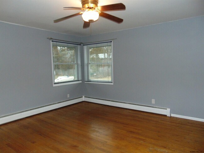 Building Photo - 11 Bower St