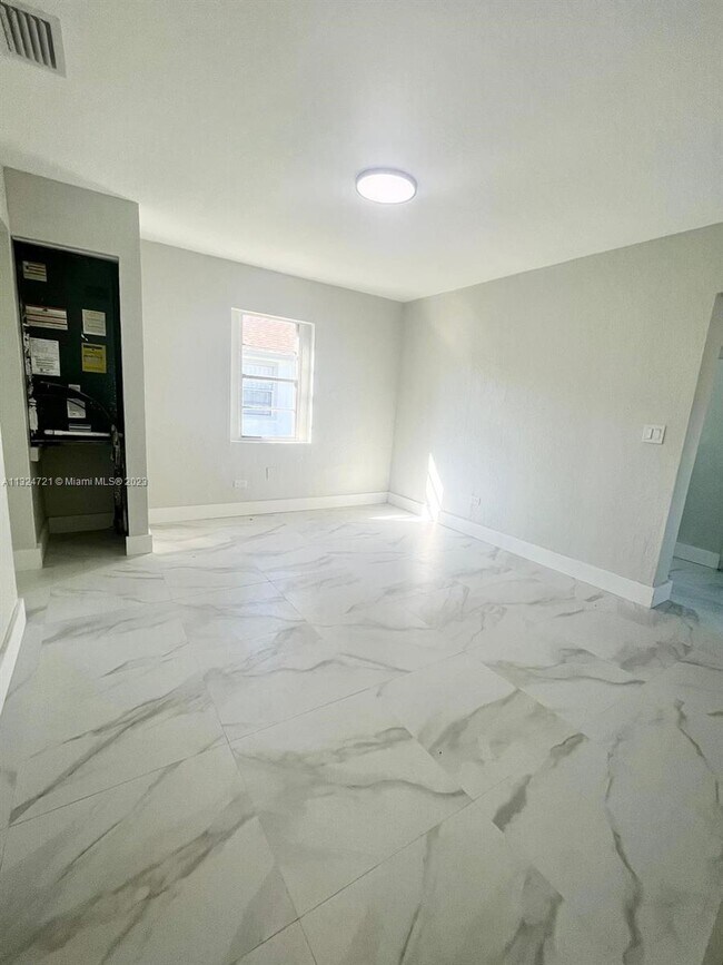 Building Photo - 1960 NW 49th St