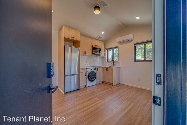 Building Photo - 1 br, 1 bath House - 20255 Glasgow Dr