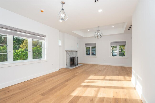 Building Photo - 808 Majorca Ave