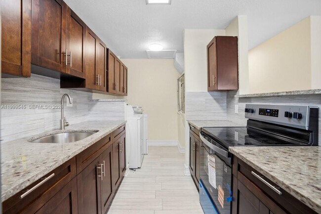 Foto del edificio - 7604 SW 10th Ct