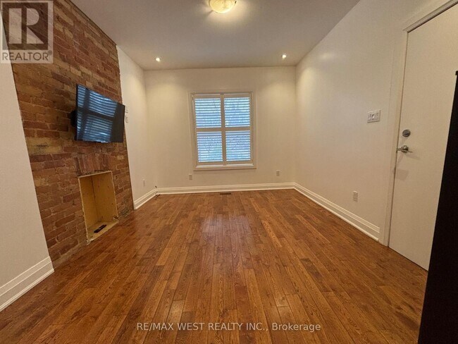 Photo du bâtiment - 758 Gladstone Ave