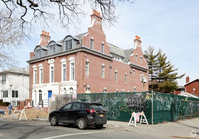 Primary Photo - 369 Avenue U