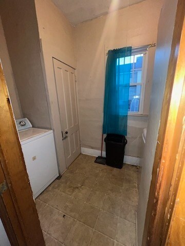 Building Photo - 1117 Stolp Ave. - 4 bedroom and 2 bathroom...