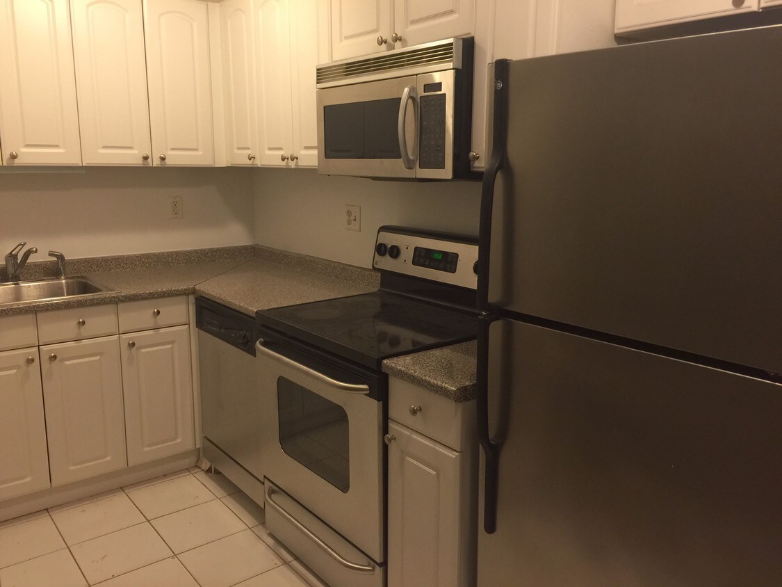 Primary Photo - 160 Bleecker St