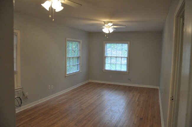 Living Room - 1027 Bellevue Pl