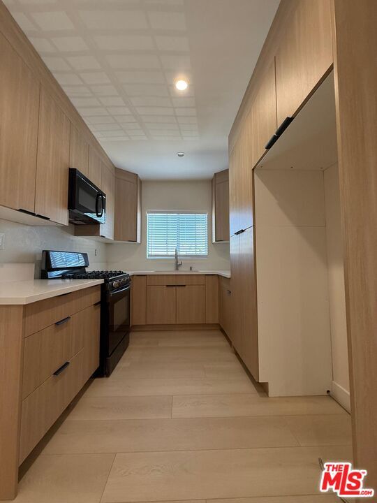 Building Photo - 708 Porter St