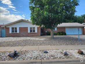 Building Photo - 613 Mimosa Dr