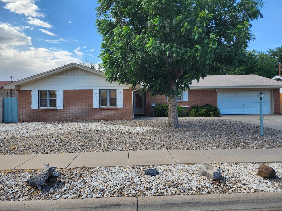 Primary Photo - 613 Mimosa Dr