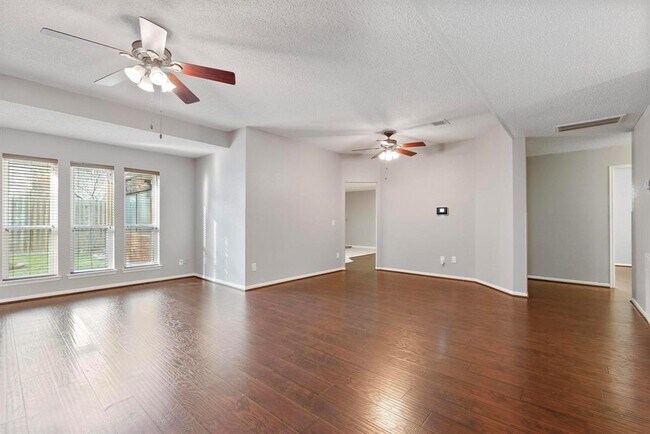 Building Photo - 9302 Palm Shores Dr