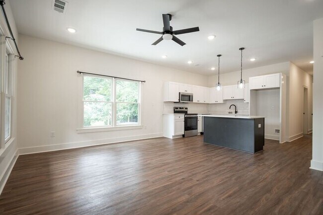 Foto del edificio - 382 N Chase St