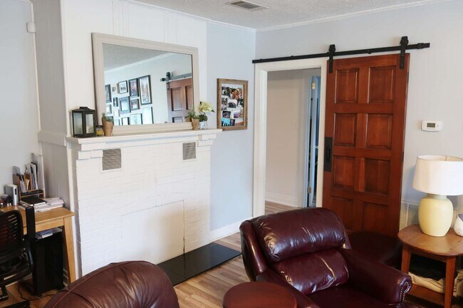 Foto del edificio - 2102 E 37th St