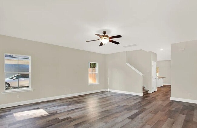 Foto del edificio - Renovated 2 story home located in the heart of Richmond Hill