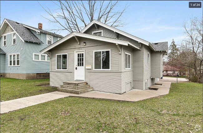 Building Photo - 1014 8th Ave S